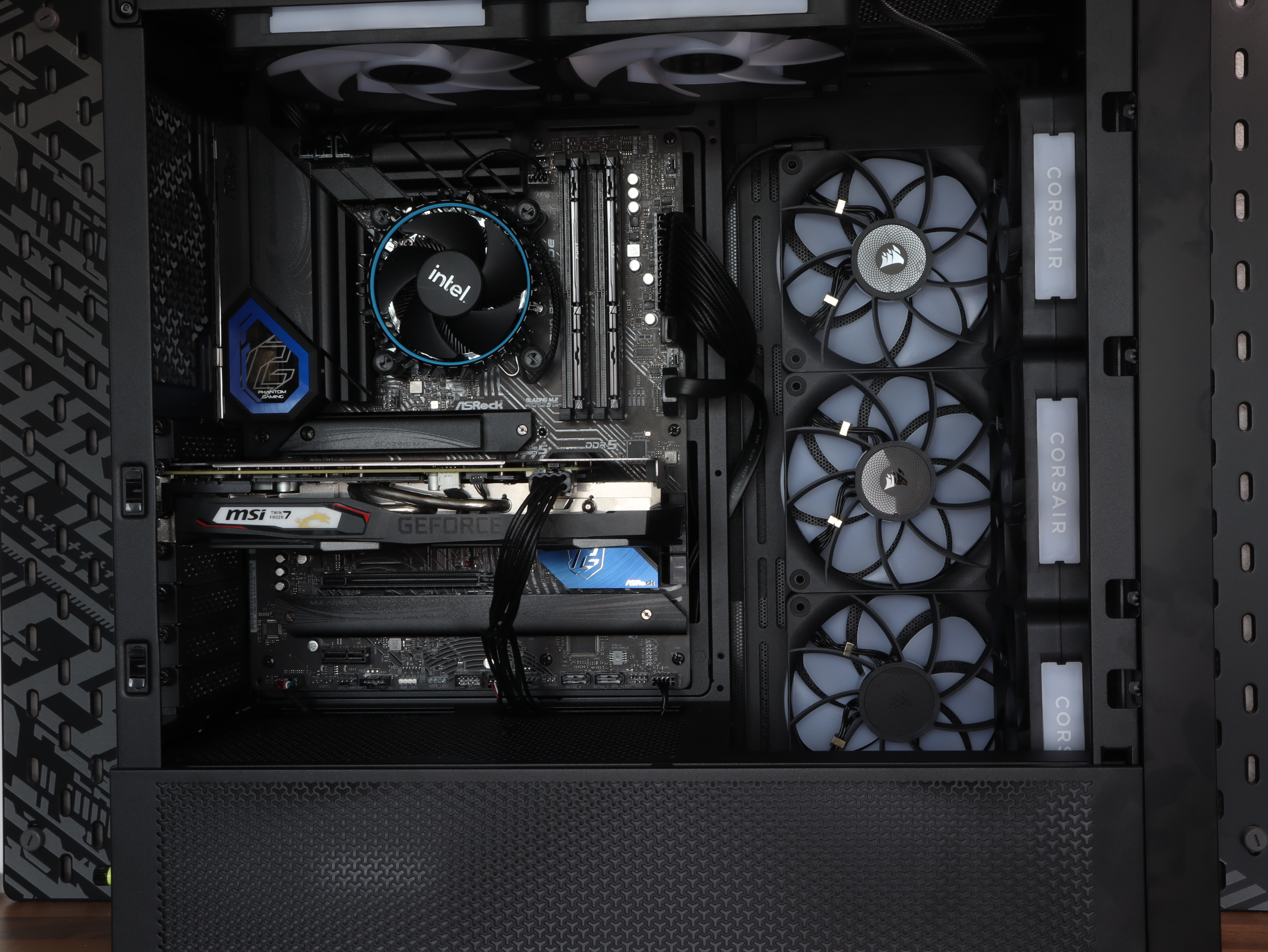 Corsair reverse-connector RX sag-free cooling 4000D Modular flexibility mid-tower Frame.JPG